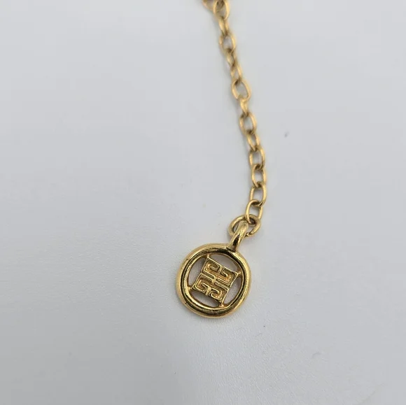Givenchy necklace - Picture 2 of 3